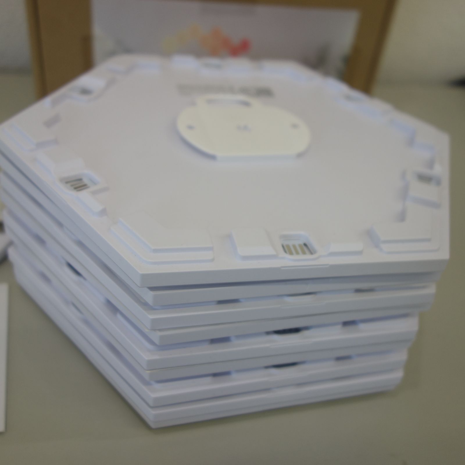 T293-39 Nanoleaf Shapes スマーターキット　ジャンク 三角形スターターキット（9パネル） - NL47-0006TW-9PK