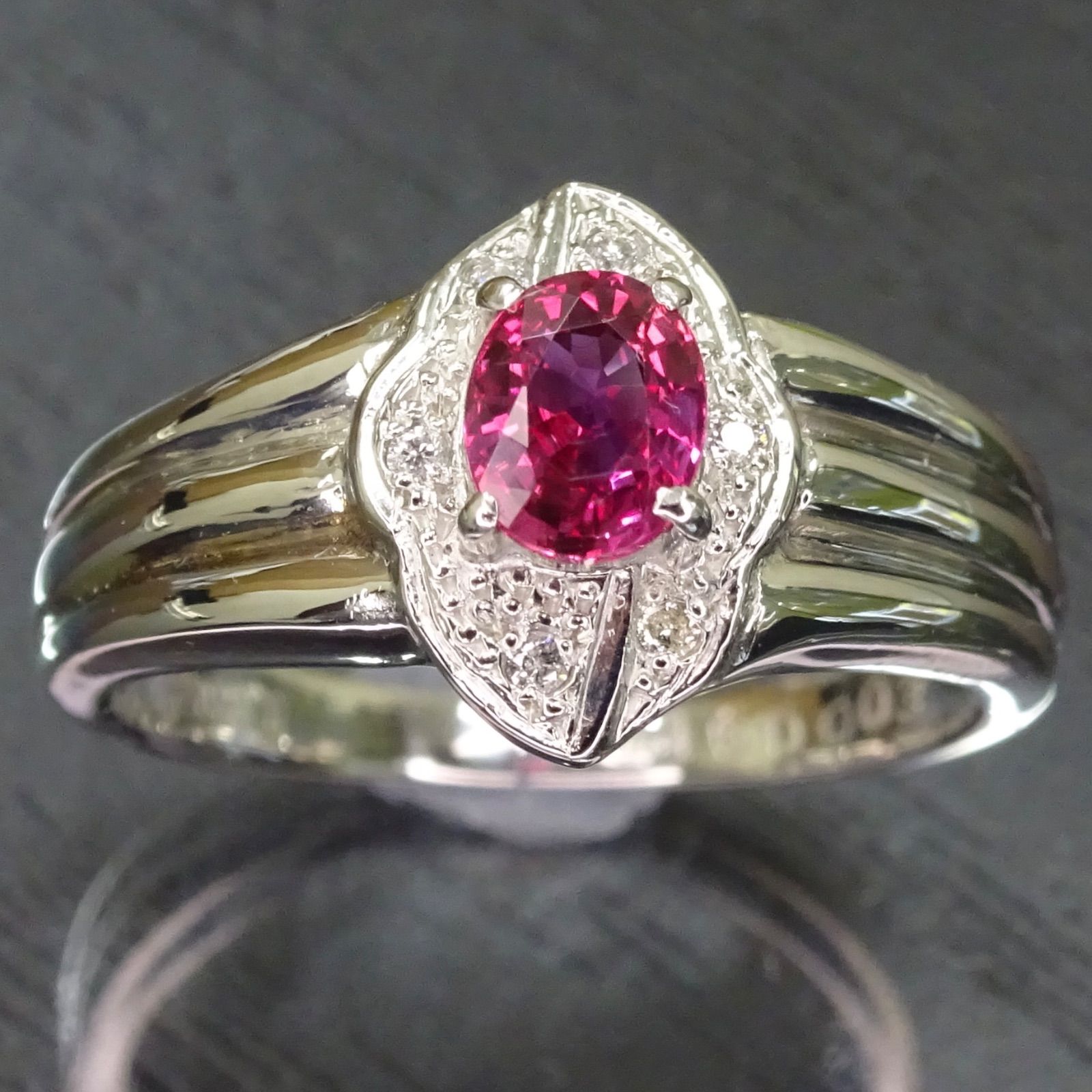 プラチナ pt900 天然ルビー0.46ct 天然ダイヤモンド0.03ct デザイン