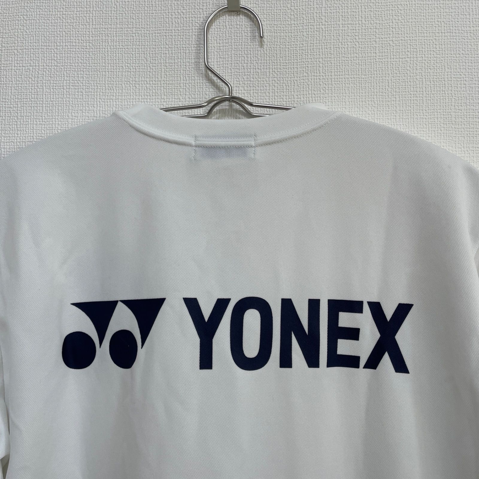 新品YONEX バドミントンウェア Mサイズ ホワイト 10566 YONEX 10566 メンズゲームシャツ(フィットスタイル) ウェア