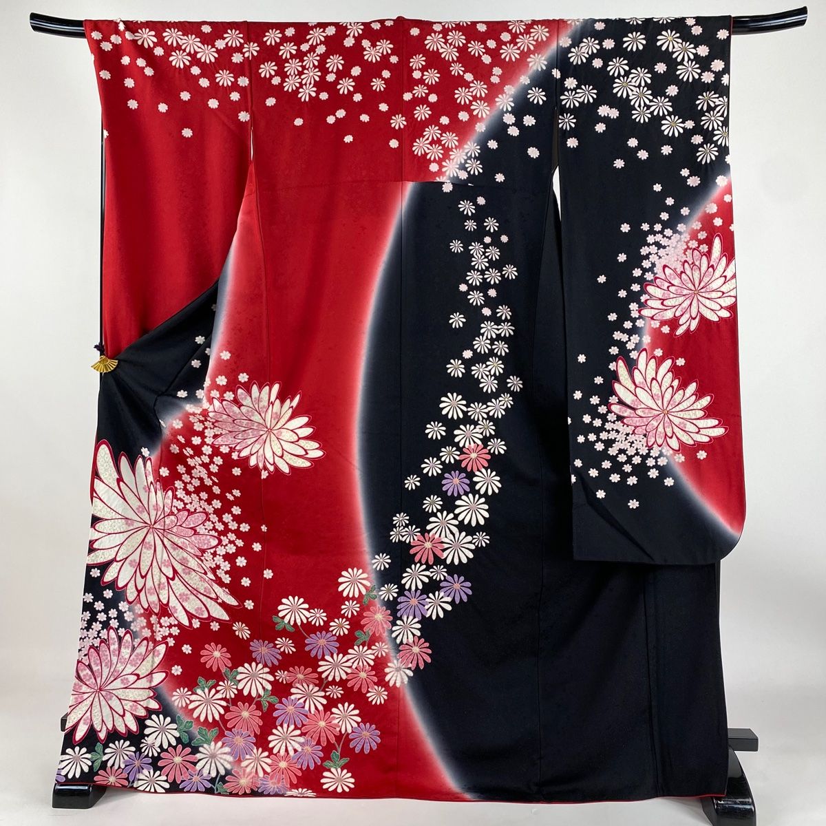 振袖　正絹　黒地　身丈165㎝ 振袖 身丈173.5cm 裄丈69.5cm L 袷 菊 金彩 銀通し 黒 正絹 美品