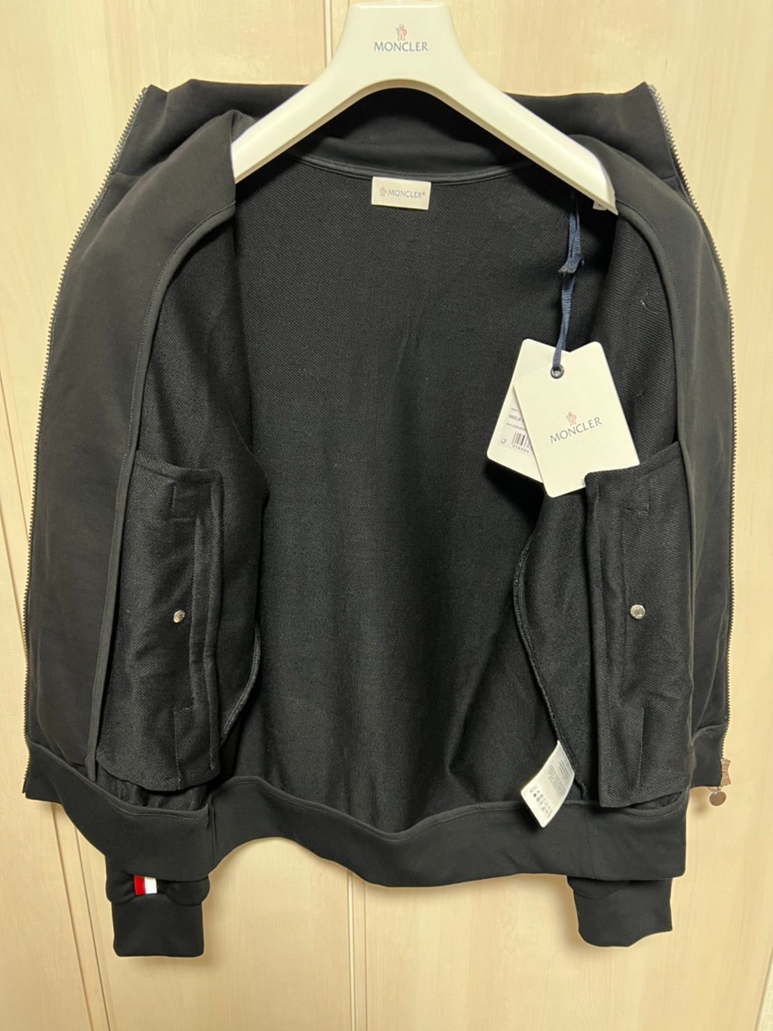 ☆新品未使用タグ付き☆MONCLER ストライプライン トラック