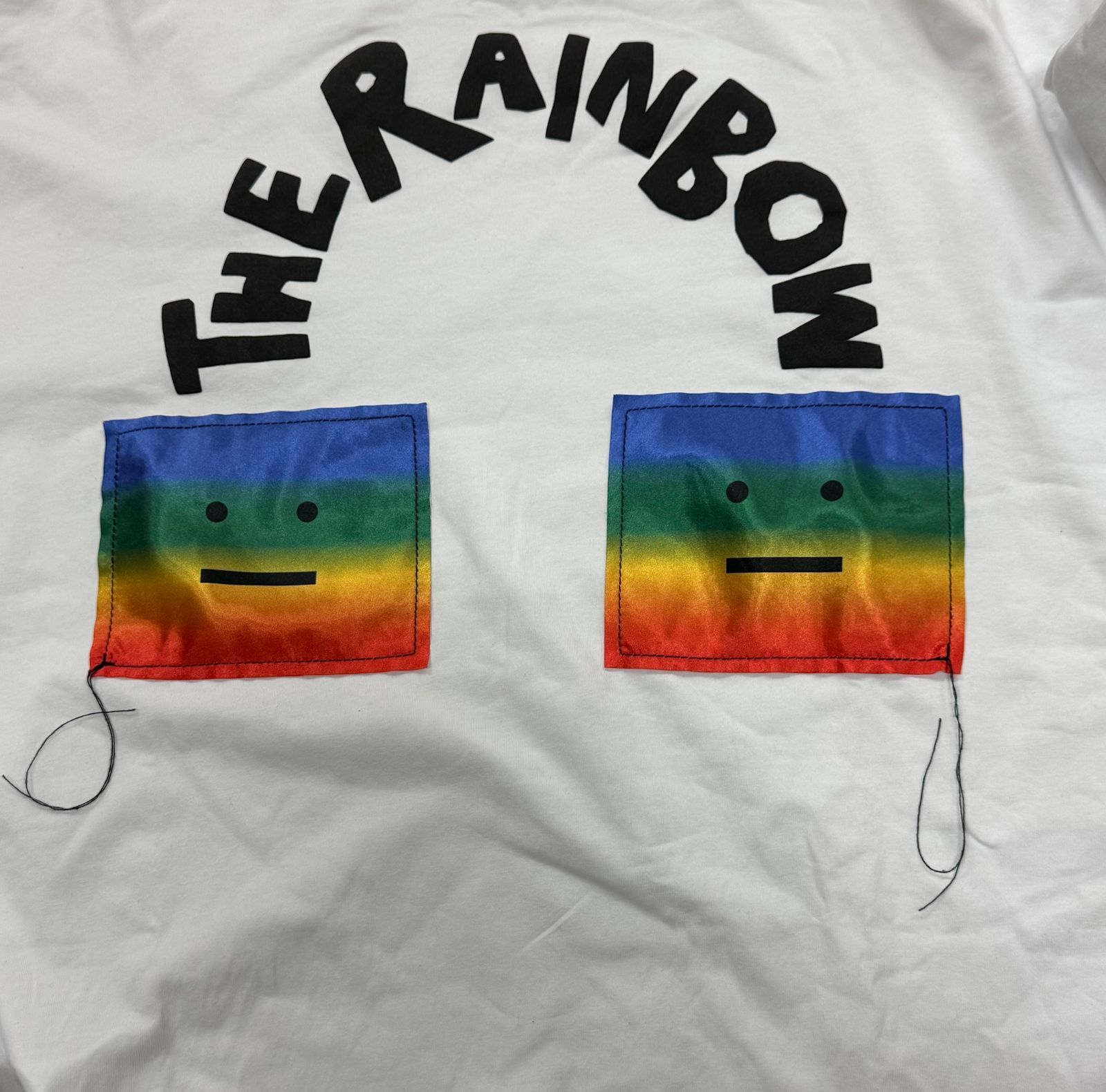 【Acne Studios】Tシャツ FACE レインボー modescape_rc-itb5mrgjh7rx-g27q