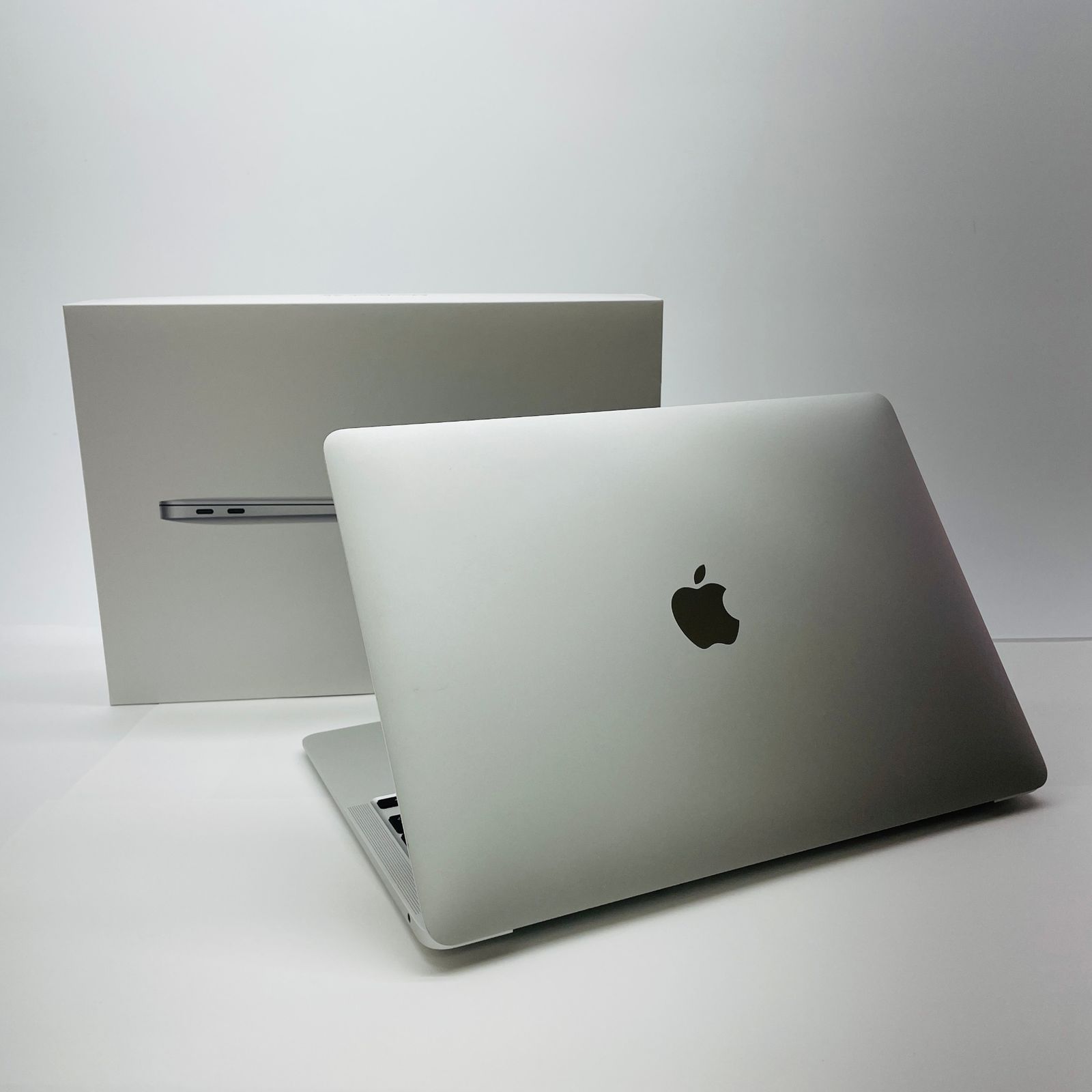 MacBook Air Retina 13インチ 2020 1.1GHz クアッドコア i5 16GB MacBook Air Retina 13インチ 2020 1.1GHz クアッドコア i5 16GB