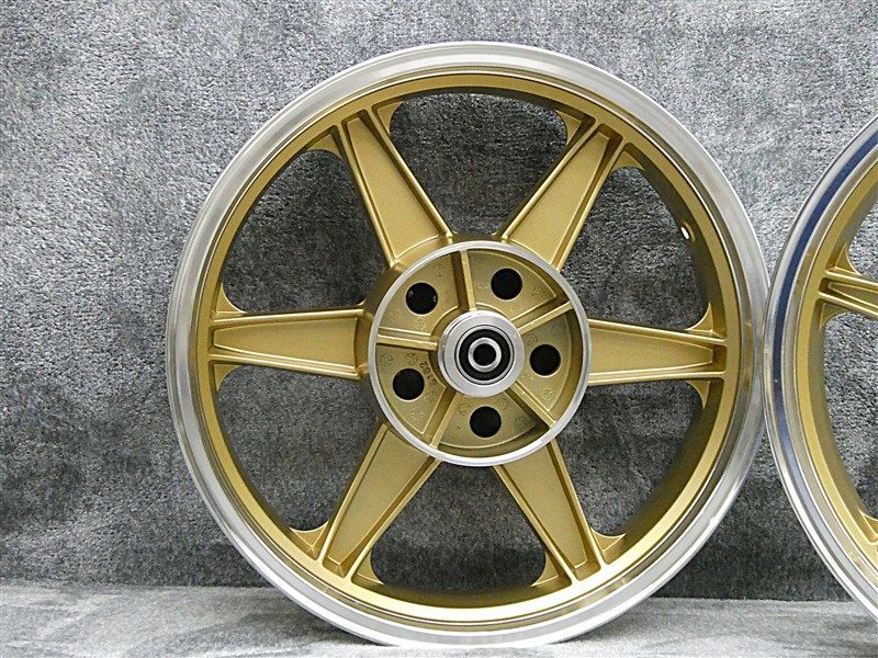 ナインキャストZR400E前後18インチ