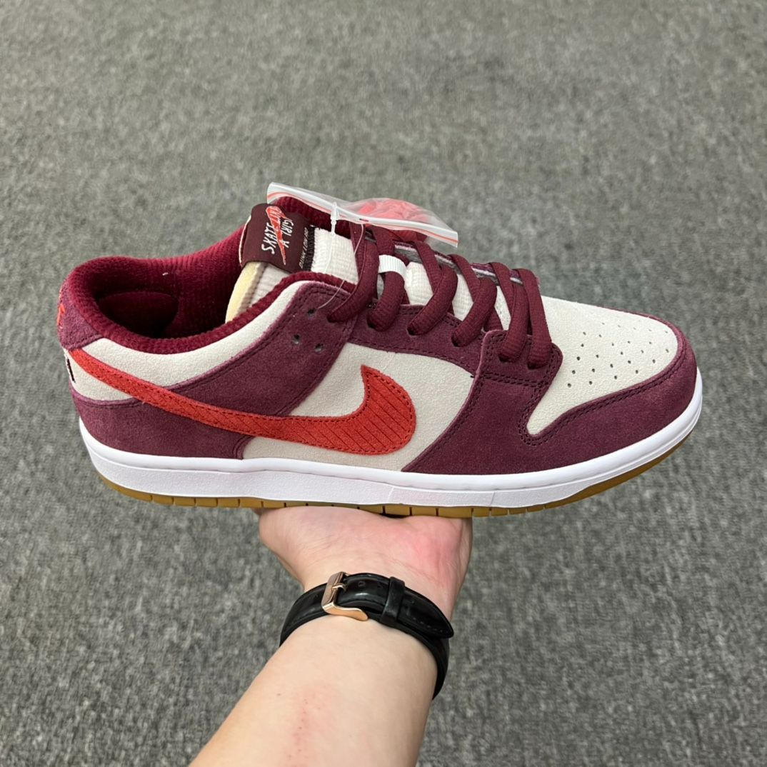 ❤️最終値下❤️げ新品 未使用   Skate Like a Girl x Nike SB Dunk Low