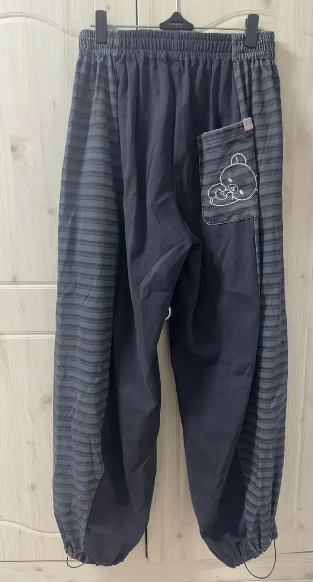 HUG YOUR SKIN ハグユアースキン コリラックマ ジョガー パンツ チャコール