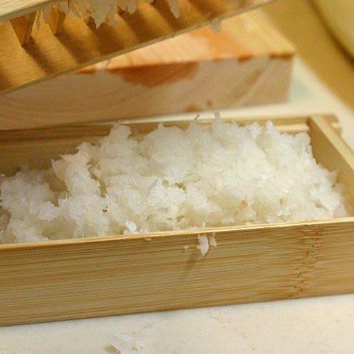 新品  【国産・日本製】防虫・防カビに安心な炭化加工でリニューアル！大根おろし器