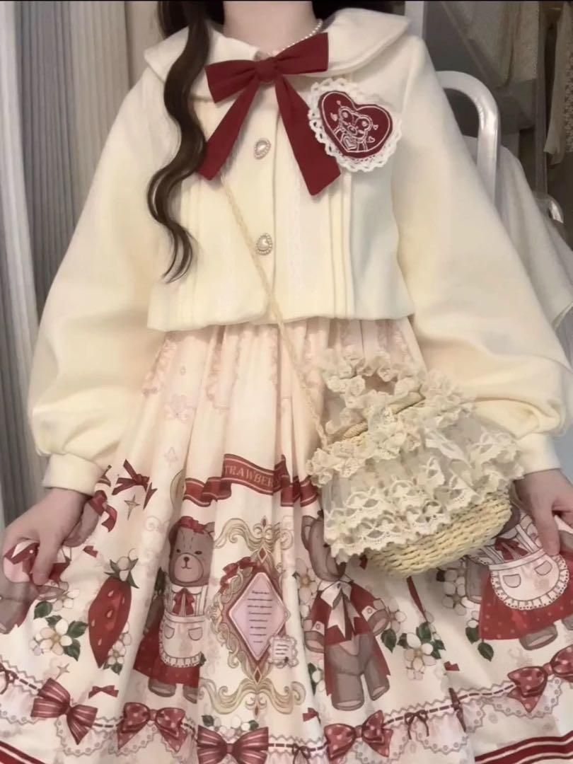 上着付きクマちゃん×イチゴ柄ひざ丈ロリータワンピ秋冬コーデに女子会にぴったり