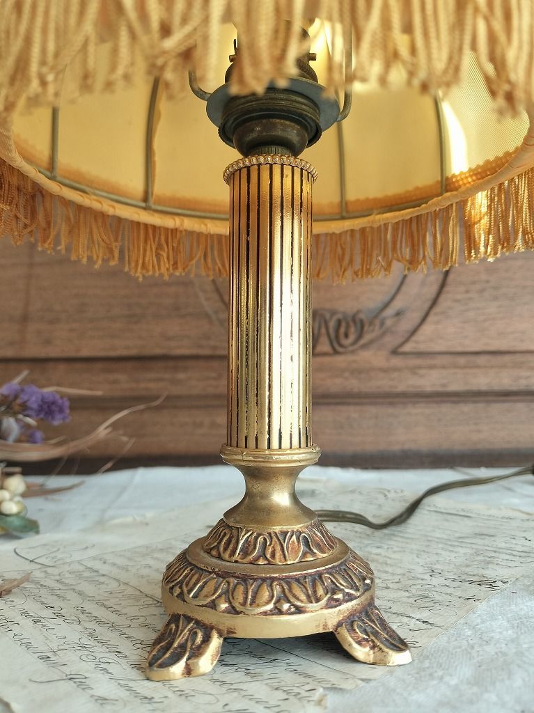 装飾付き 卓上ランプ