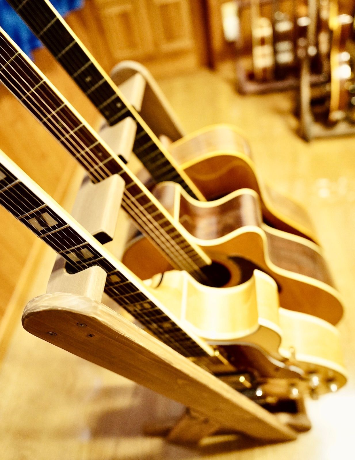 24時間以内に発送 手作り木工 木製ギタースタンド 保護剤仕上げ 3本掛け