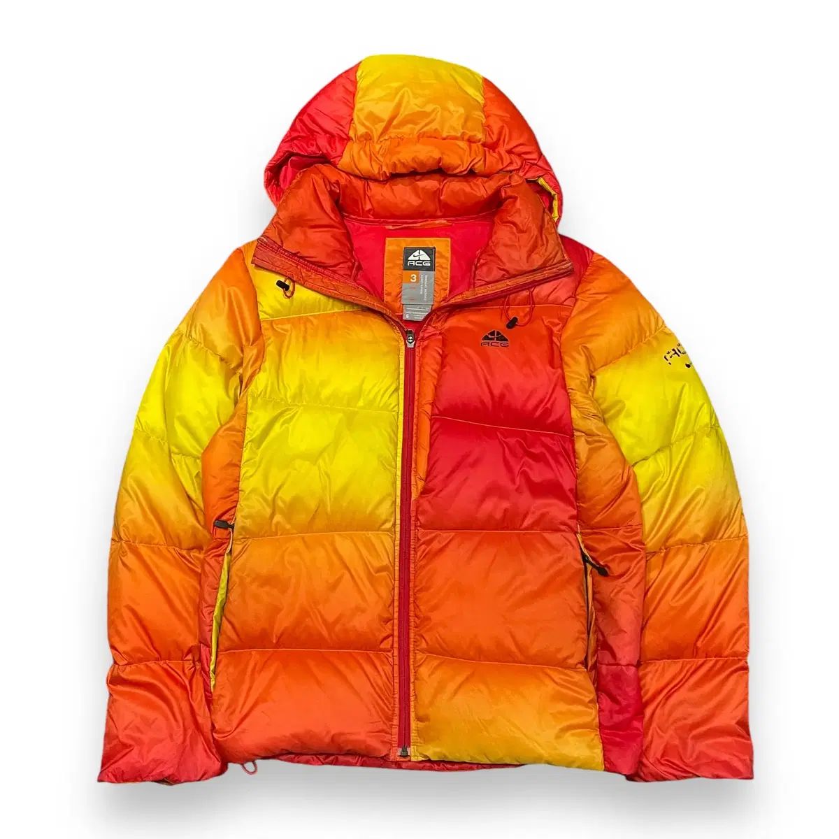 レビュー高評価の商品!の商品をすべて acg Nike(ナイキ） グラデーション メルカリ - ダウンジャケット ジャケット・アウター