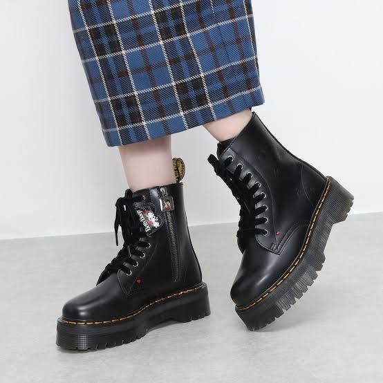 ドクターマーチン・ベティコラボブーツ size 22cm～22.5cm DR. MARTENS x JADON BETTY BOOP 8 ホールブーツ  新品未使用 最終割引価格 - メルカリ