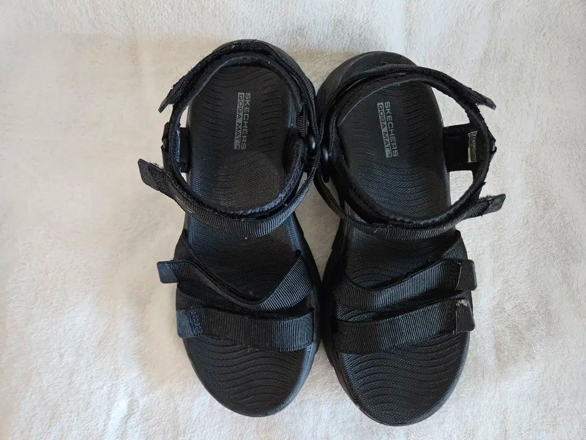 SKECHERS