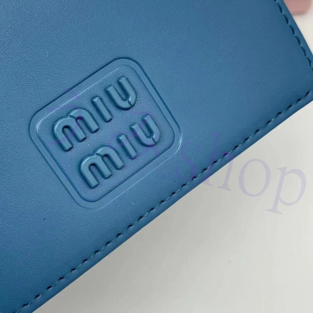 新品未使用　miumiu 折り財布 MIUMIU2つ折りミニ財布♪ロゴ♪グリーン ソフトレザー (MiuMiu