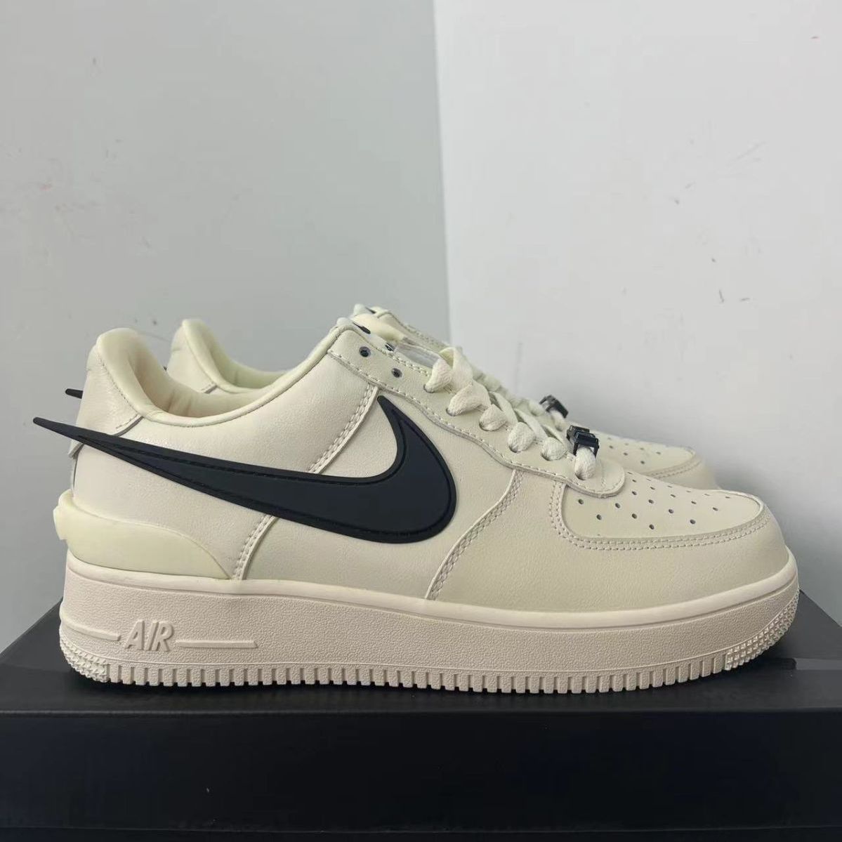 新品未使用ナイキ AMBUSH x Nike Air Force 1 Low スニーカー