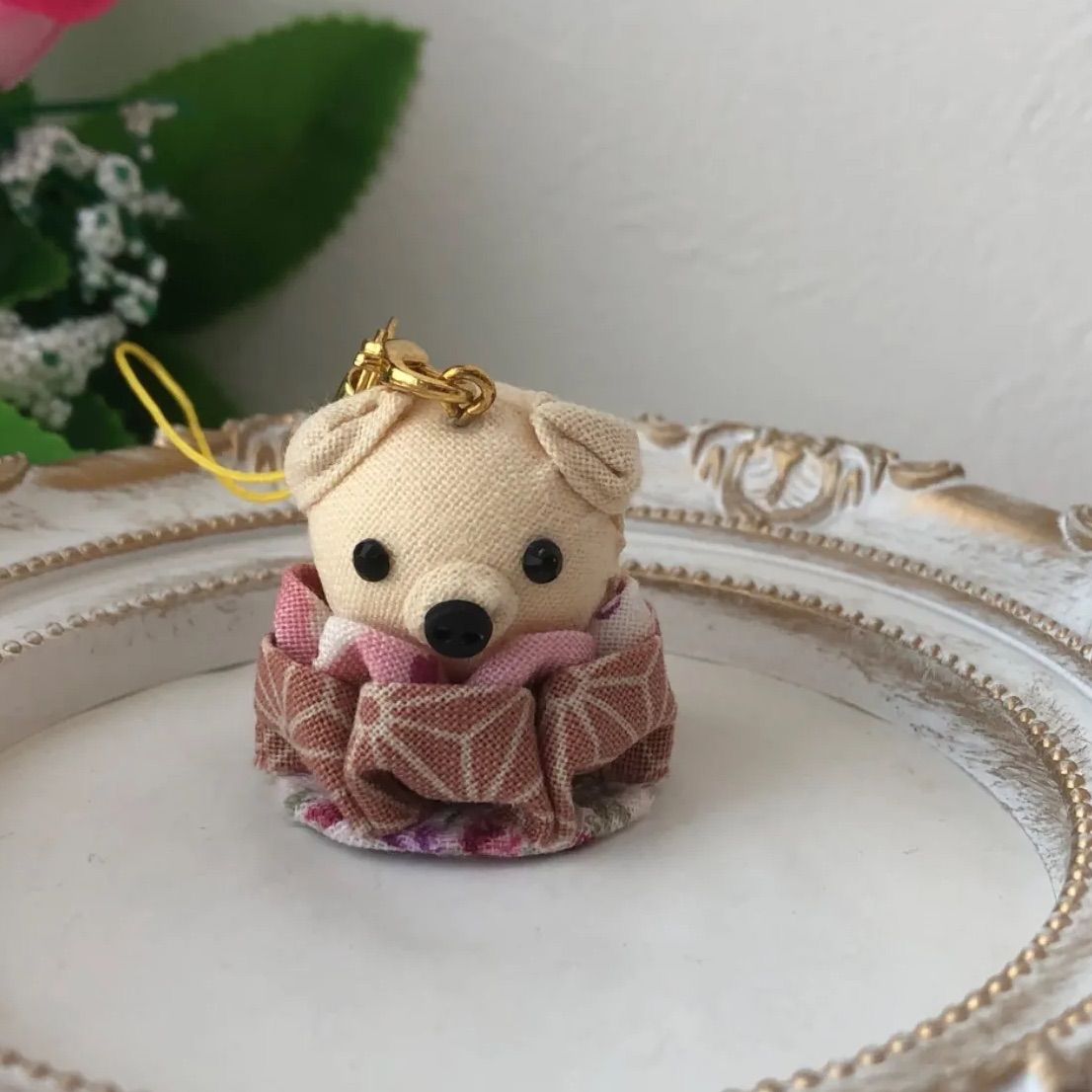 ハギレでつまみ細工 キーホルダー わんこ - メルカリ