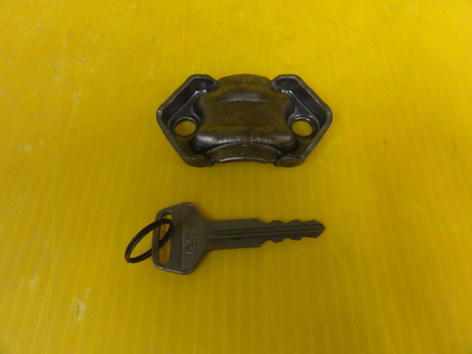 平成8年車 スズキ CT21S ワゴンR キーシリンダー カギ 鍵 1台分 純正 走行48626km F30489