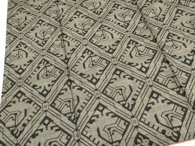 平和屋着物○本場大島紬 9マルキ 幾何学間道 正絹 逸品 未使用