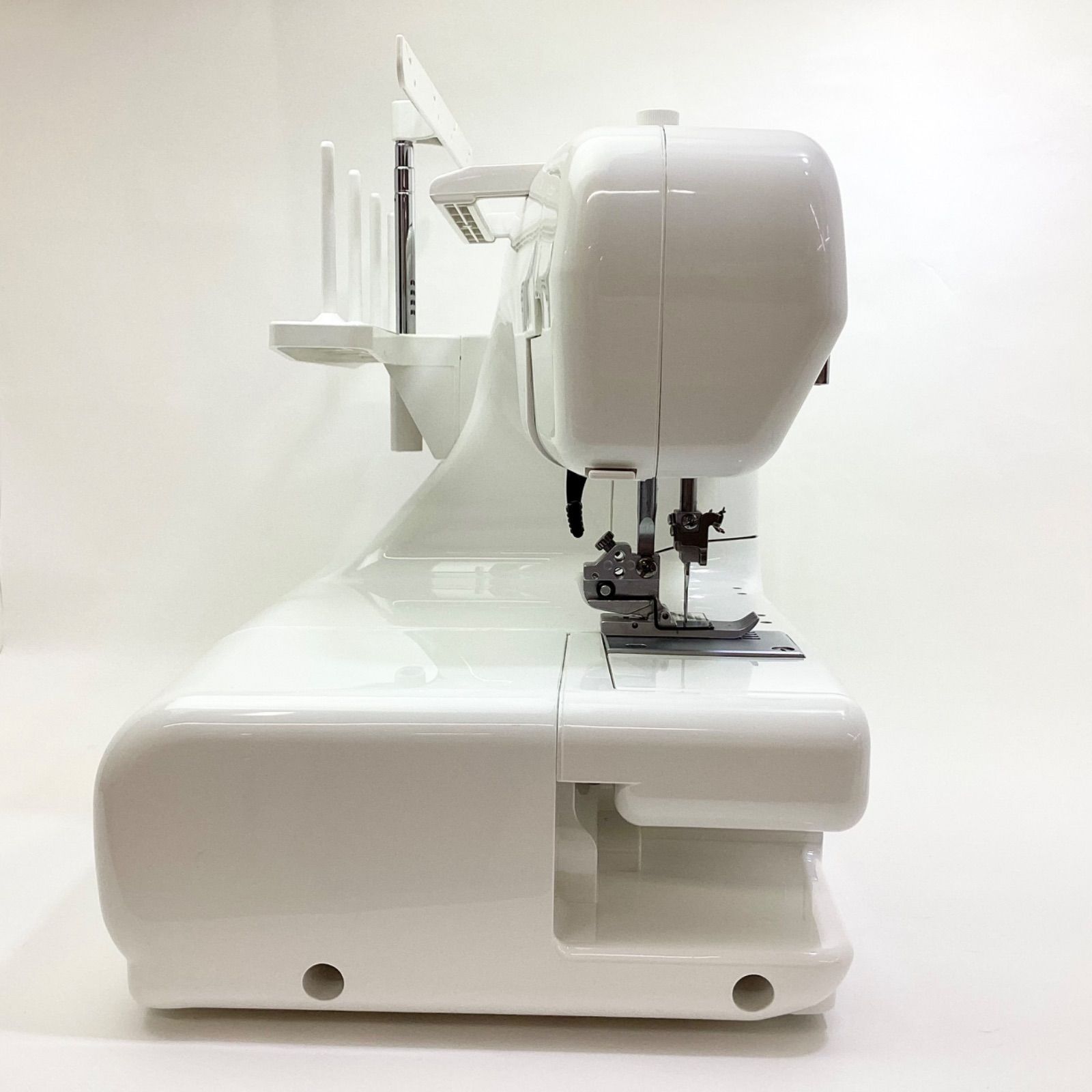 超美品！ジャノメ Torneio ７９６Ｕ カバーステッチミシン 付属品付き JANOME ミシン 本体 ジャノメ カバーステッチミシン （Torneio-3
