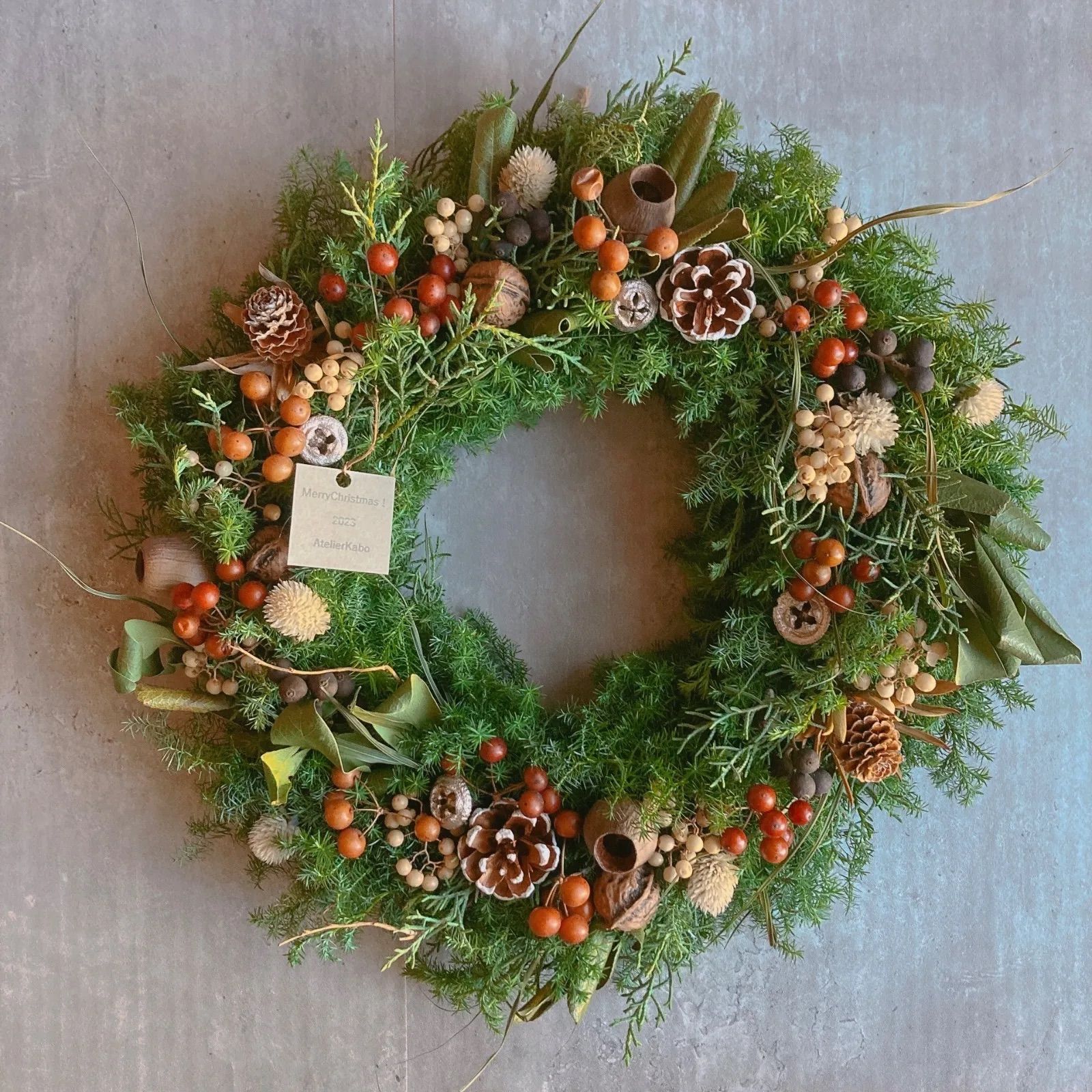 ヒムロ杉とブルーアイスの大きなクリスマスリース レッド - メルカリ