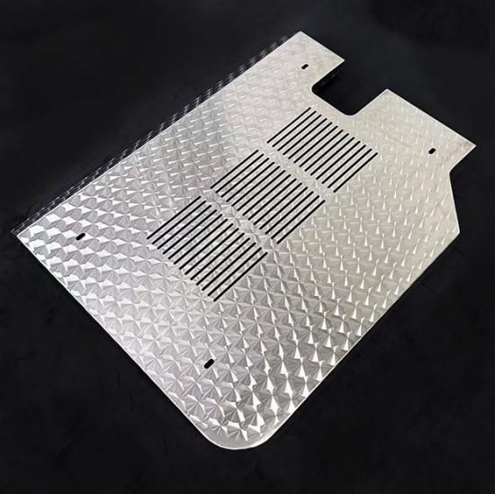 23クオン|23ギガ マフラーカバー ヘッド車 ウロコ柄 RQMC2UI