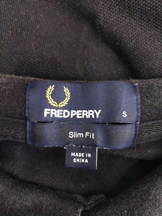 大人気》FRED PERRY☆フレッドペリー☆M☆ワンポイントロゴ刺繍☆深緑