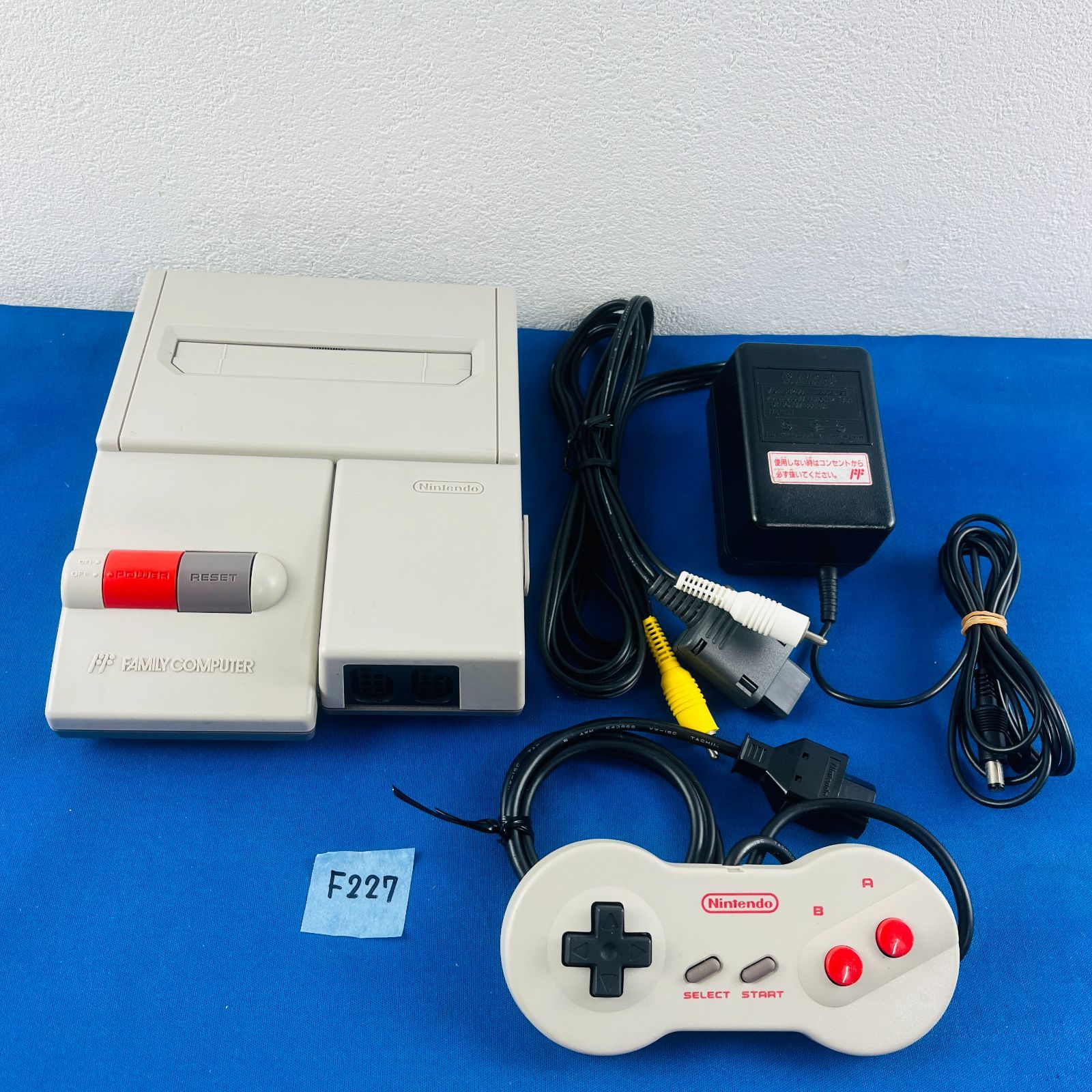 送料無料 任天堂/NINTENDO HVC-101 AV仕様ファミリーコンピューター 