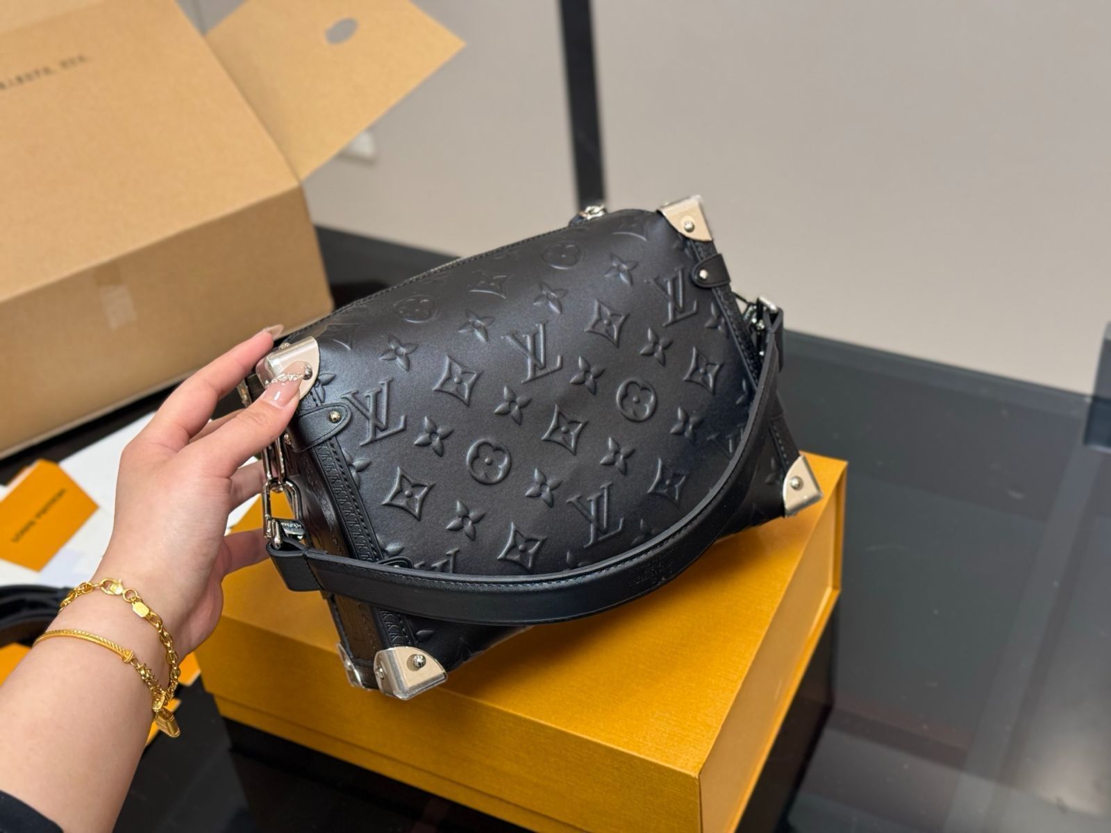 【コンパクト】Louis Vuitton チェンスリムトランクハンドバッグ 今日特価】Liu Yifei's Favorite! LV Slim Trunk Soft Box