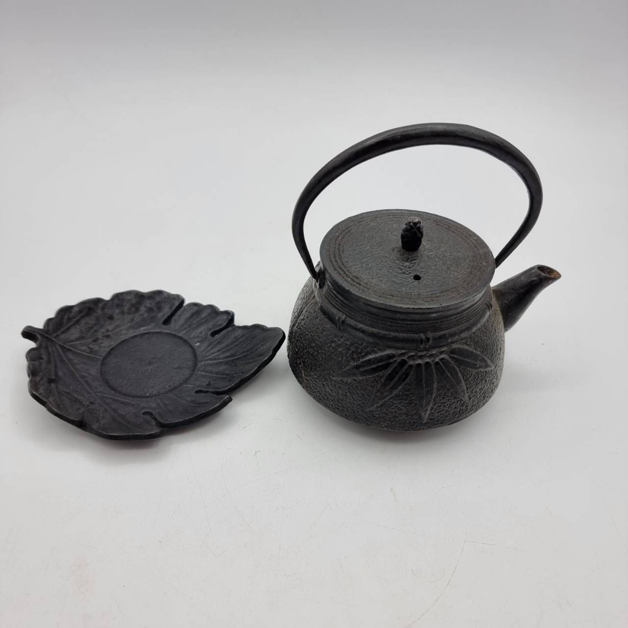 南部鉄器 鉄瓶急須と葉形台座のセット 伝統工芸品 お茶 鉄分補給 骨董