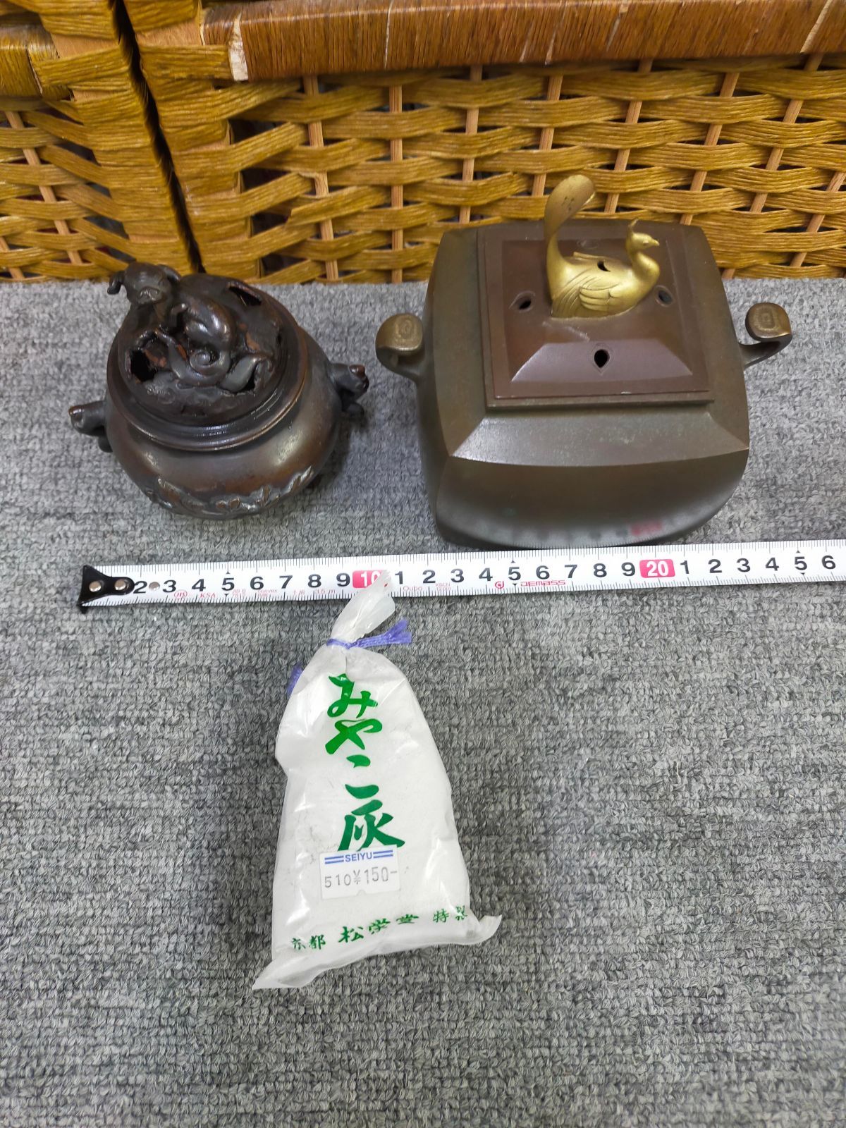 E17-20250929-11 銅製 香炉 2点セット 蓋付き 三足香炉＆角型香炉 みやこ灰付き アンティーク 骨董品