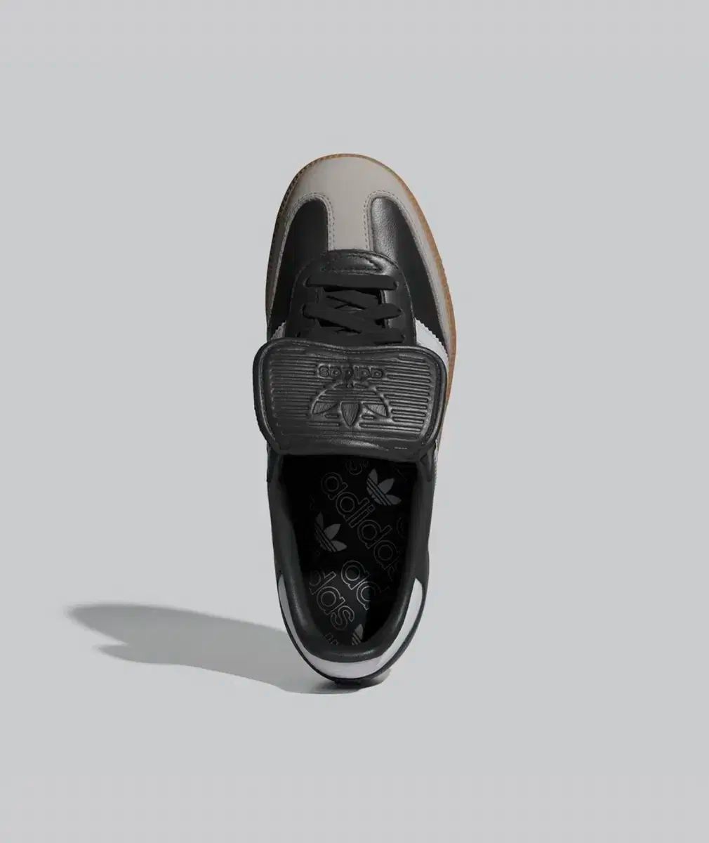 adidas アディダス