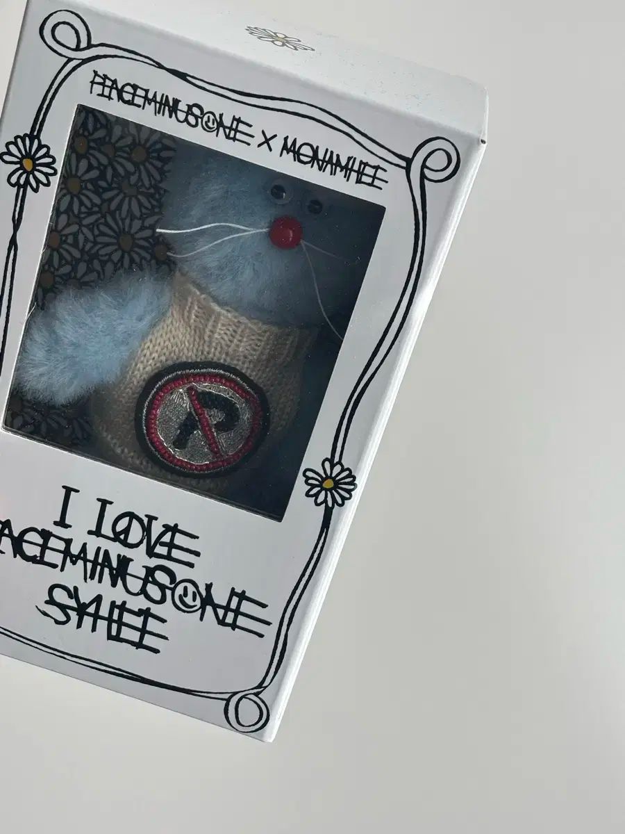 monamhee モナムヒ ピースマイナスワンコラボ キーリング 白黒セット ファッションブランド「PEACEMINUSONE」と韓国のセレブたちに愛