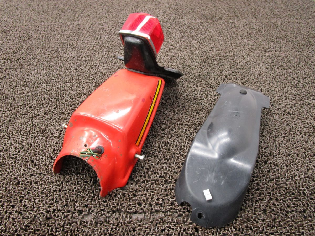 XE75 リアフェンダー インナー テールランプ □A6347 CE75 ホンダ CE75E キャブ車 動画有 6V