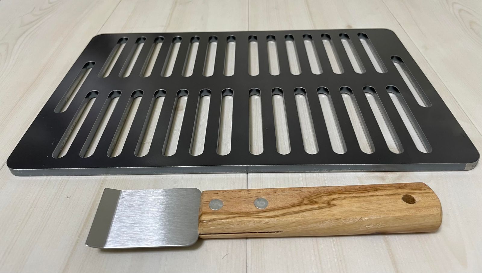 イワタニ 炙りや 炉端焼き器 各種適合 黒皮鉄板6mm 2段スリット 裏表