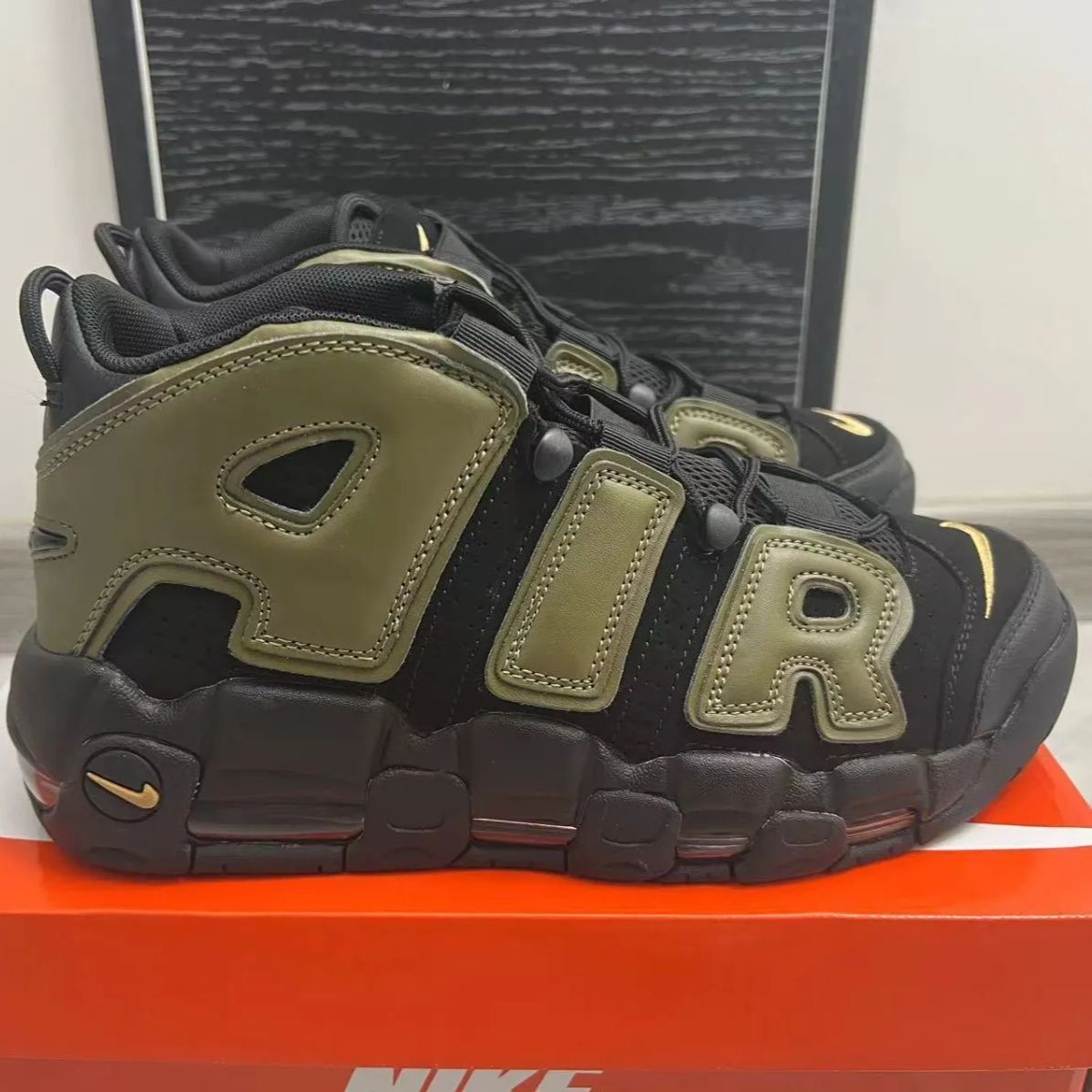 ナイキNike Air More Uptempoスニーカー