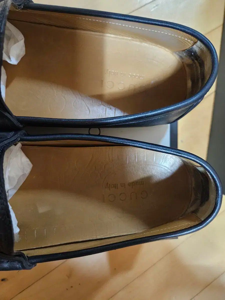 そんな感じのしないグッチローファーとして販売されています