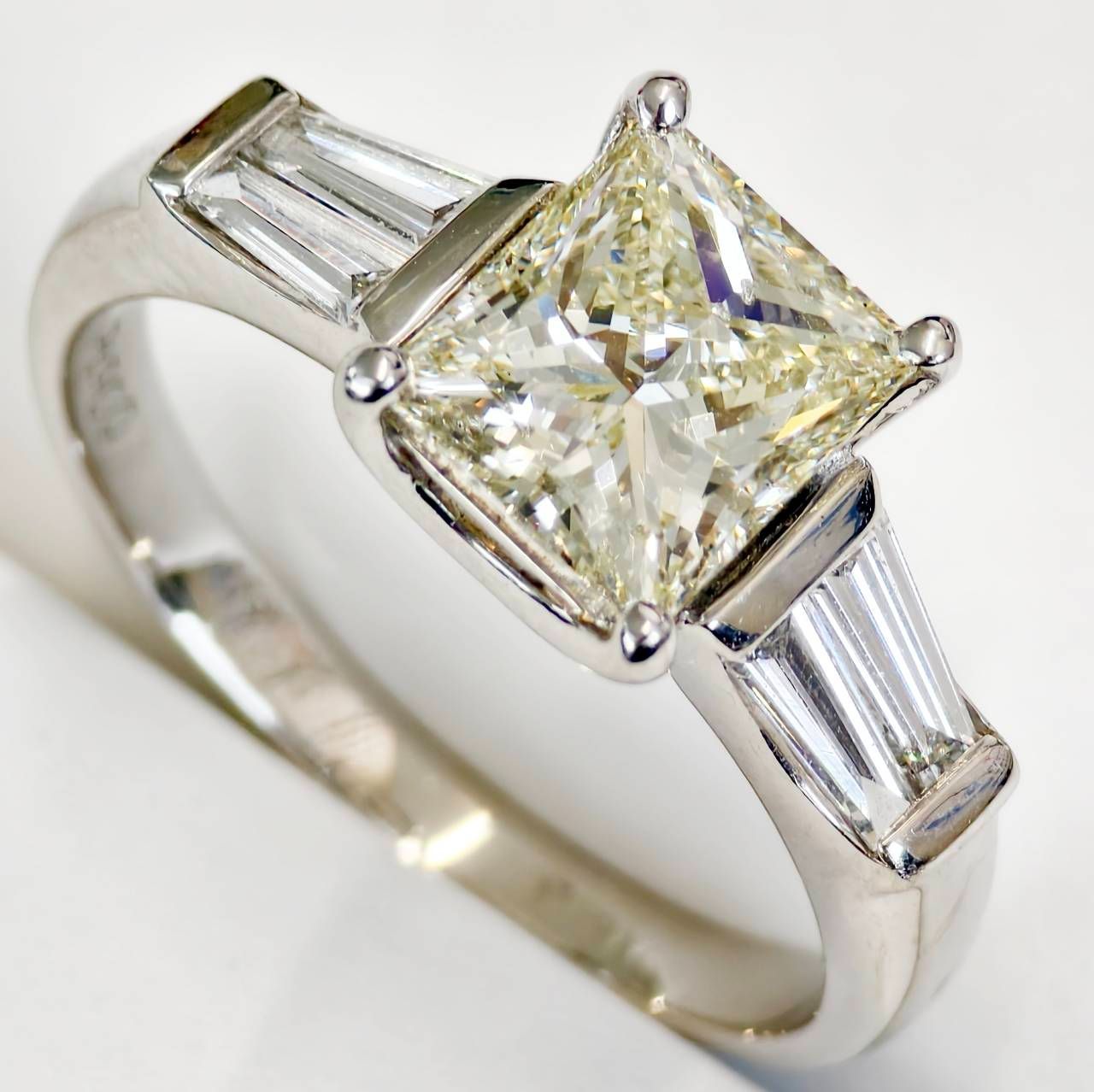 2.109ct プリンセスカット ダイヤモンド リング プラチナ Pt900 - メルカリ