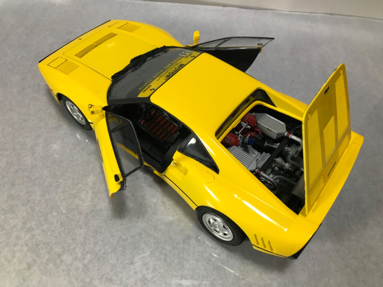 フジミ模型 1/16 フェラーリ 288ＧＴＯイエロー塗装 完成品 ケース付き 