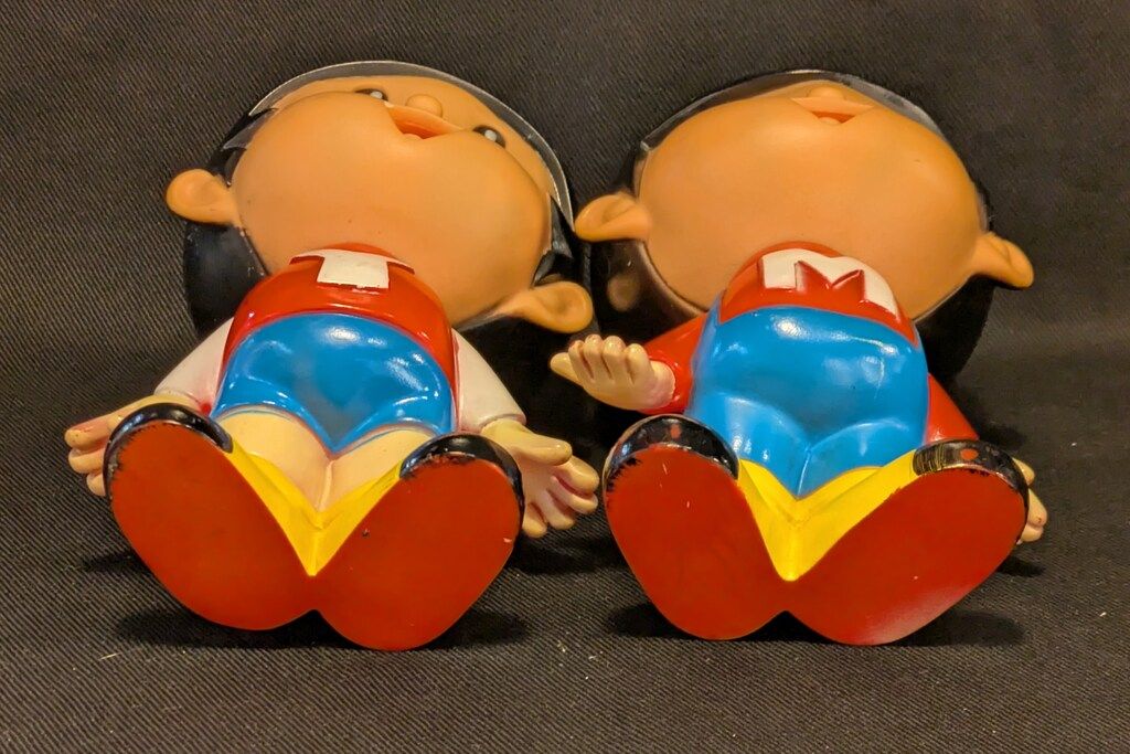 マスコット人形 青ズボンほぼ黒目版