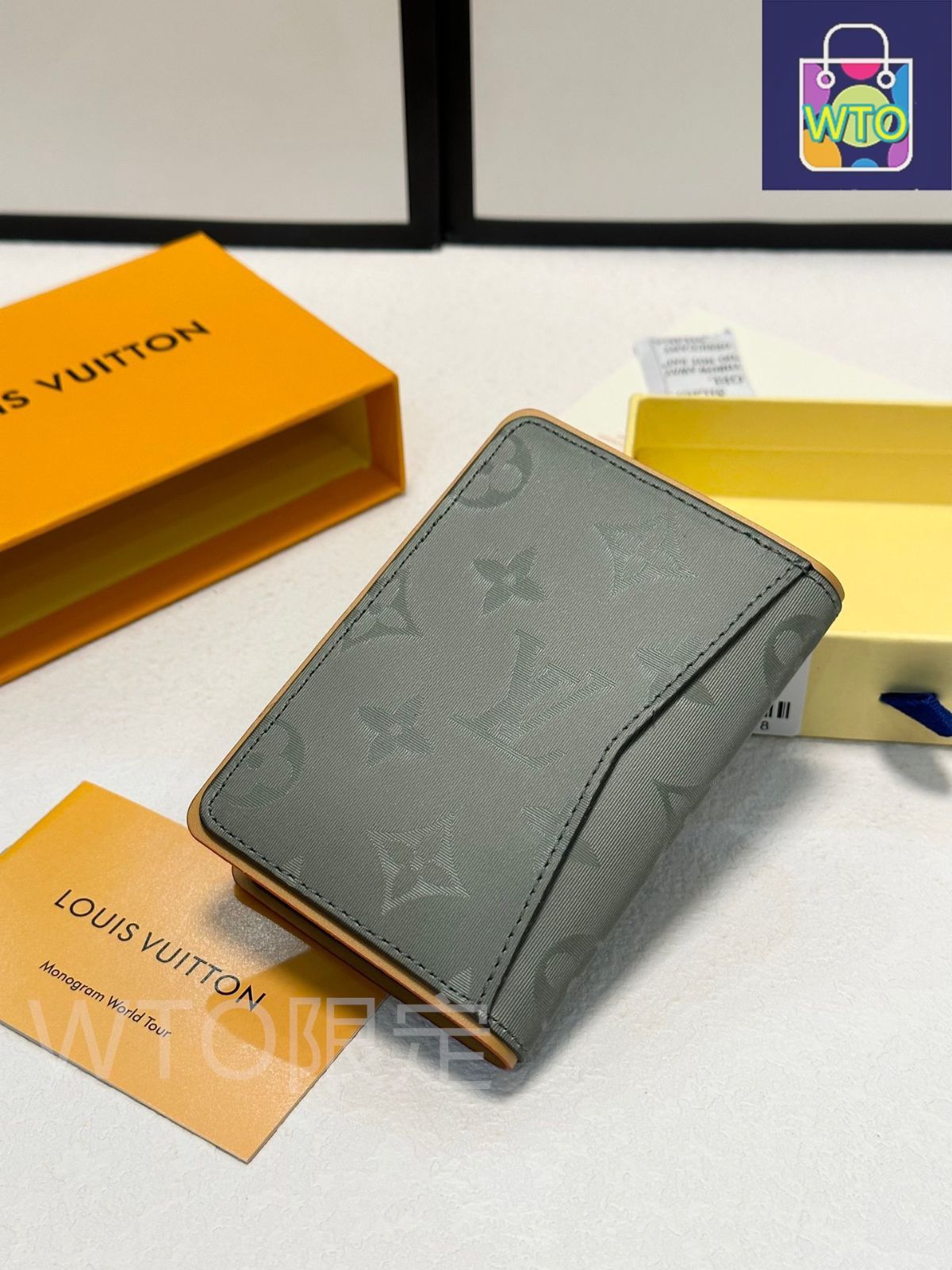 レーザーグレーのカードケース兼財布 全国送料無料