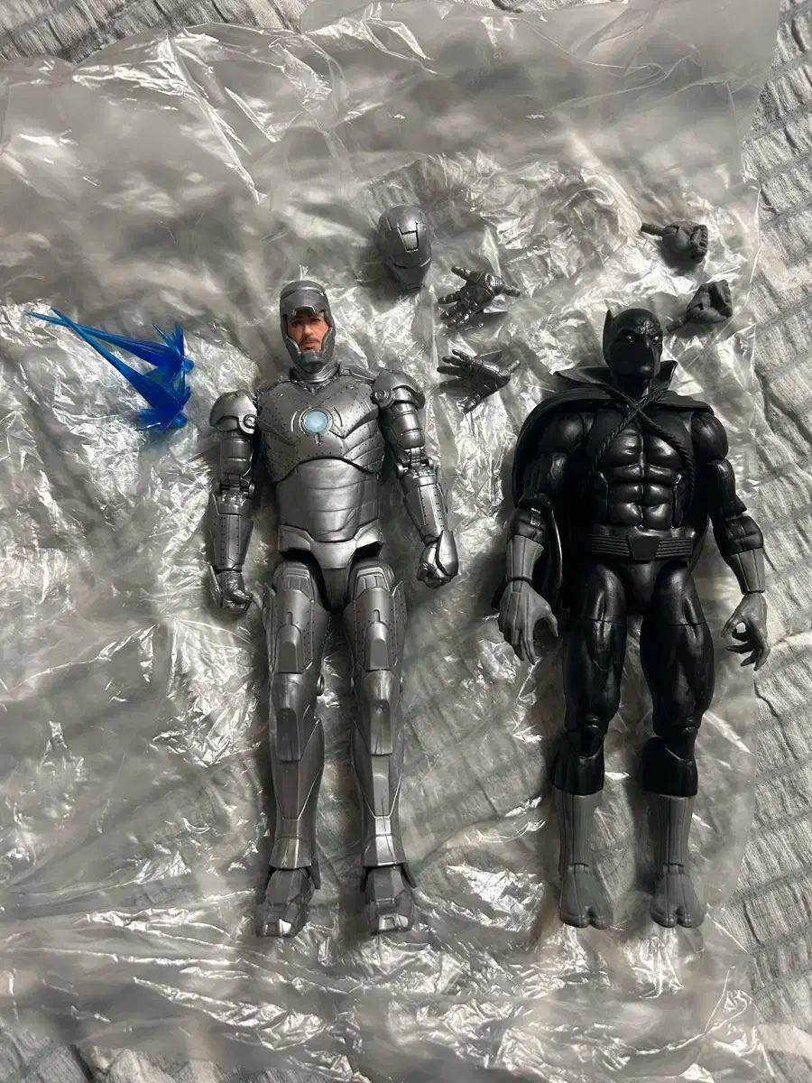 マーベルレジェンド アイアンマン マーク 2 + ブラックパンサー (コミック)