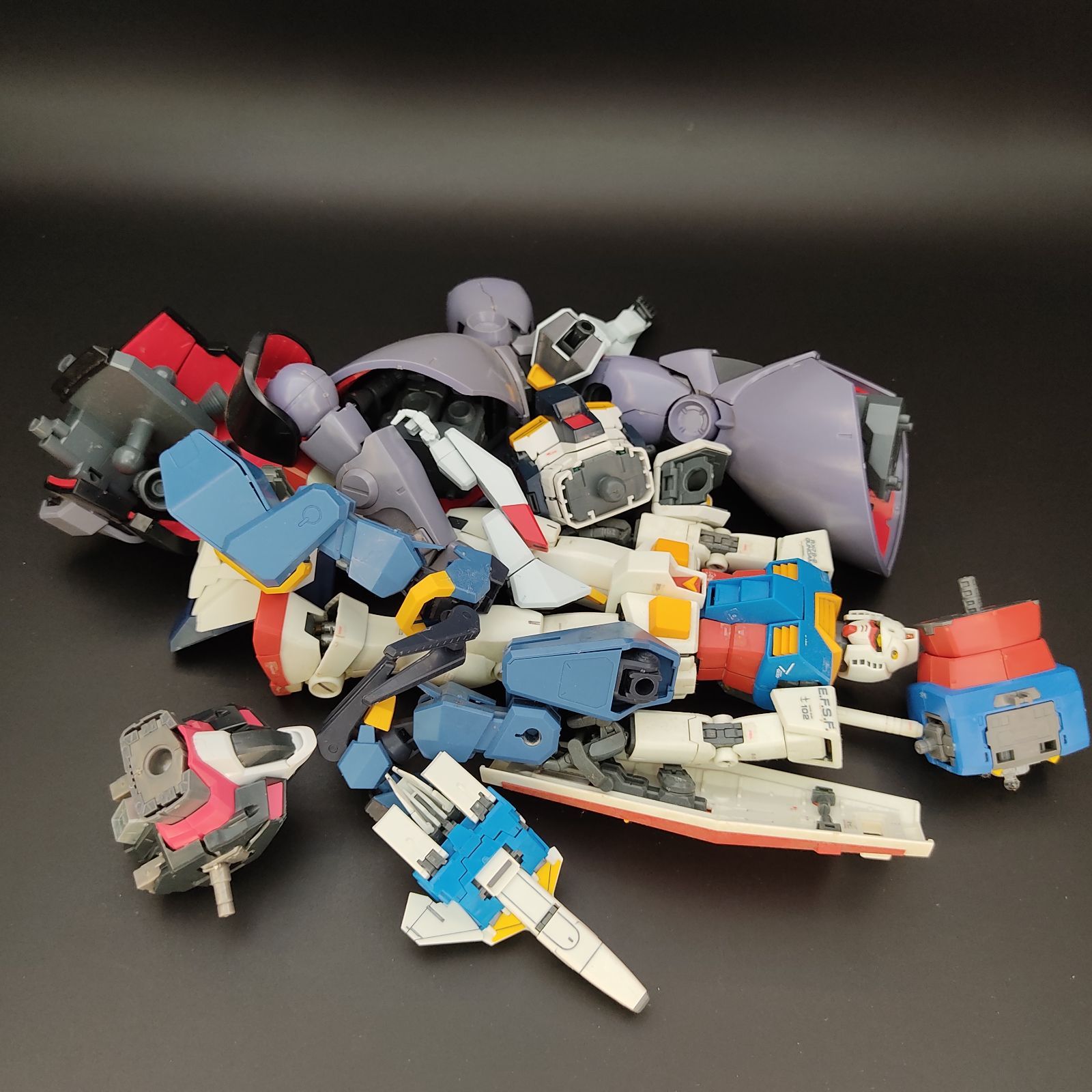 ガンプラ ジャンク(ガンプラ以外も含む可能性あり) ガンプラ【ジャンク品/たばこ臭、汚れあり】HGUC 1/144 ガンダム
