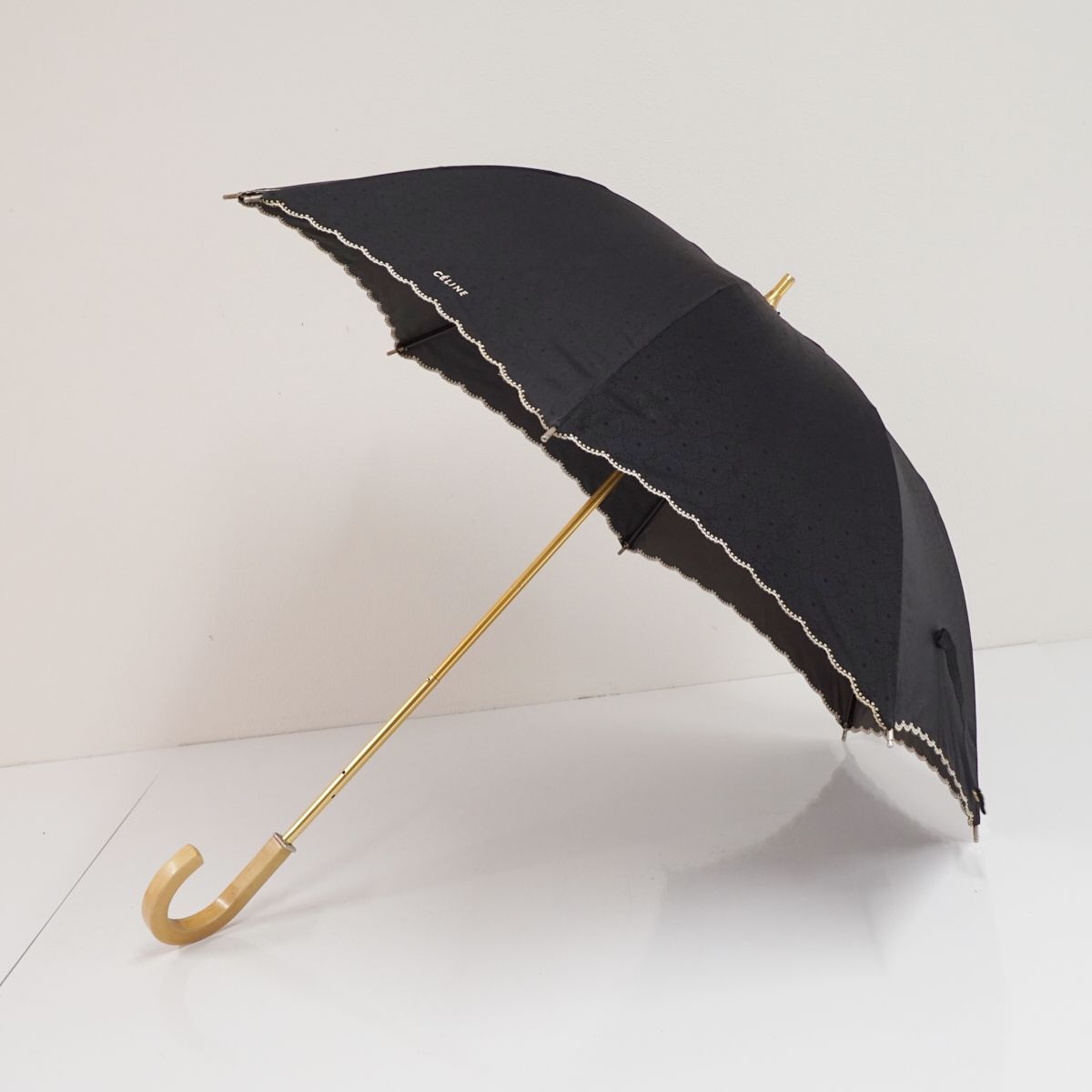 美品CELINE セリーヌ 晴雨兼用 折りたたみ傘 CELINE - CELINE セリーヌ 晴雨兼用折日傘 USED美品 マカダム