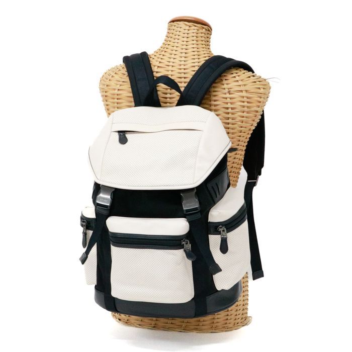 コーチ COACH トレックパック バックパック パーフォレーテッドレザー パンチングレザー F57477 リュック デイパック バッグ メンズ レディース アイボリー / ブラック 中古 mbe02007