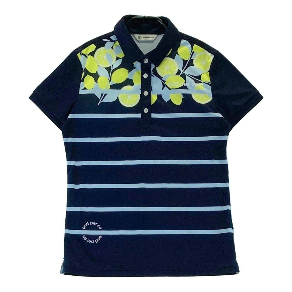 and per se 青い文字プリント ポロシャツ and per se（アンパスィ
