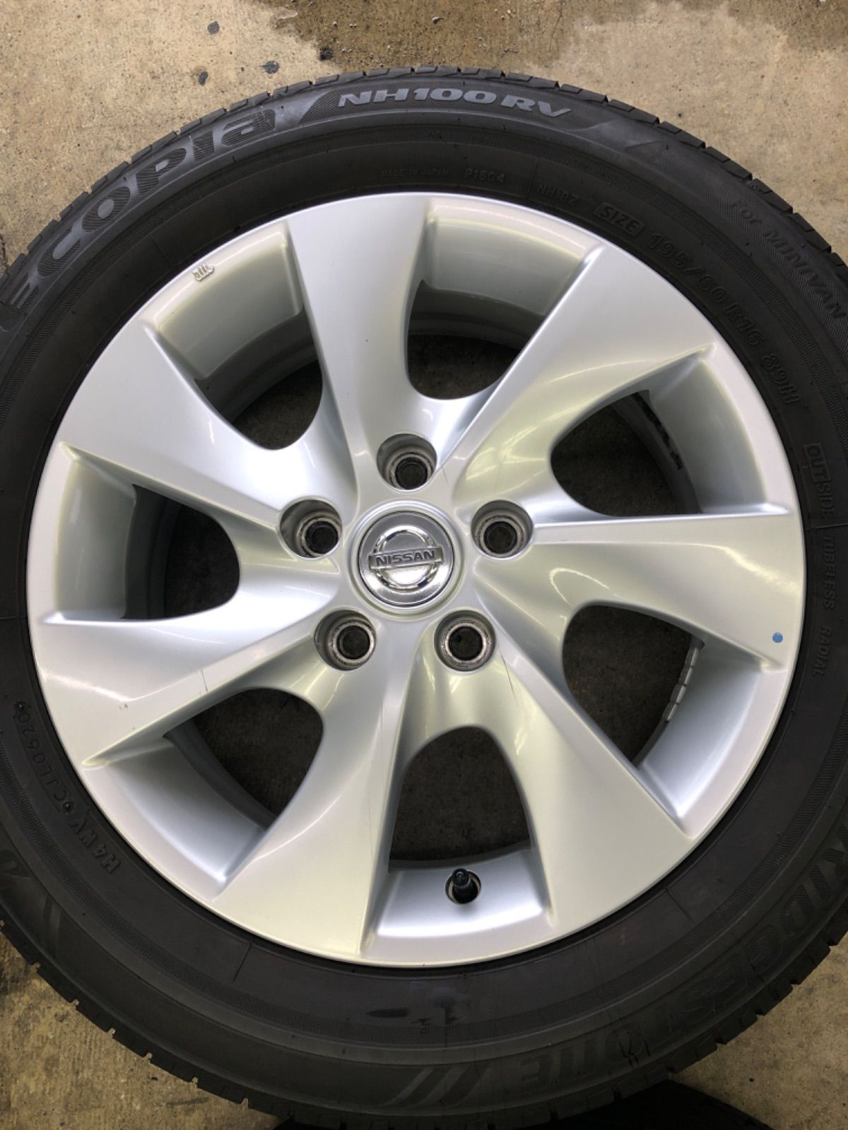 美品 セレナ 純正ホイール タイヤ付き4本195/60R16 くださら