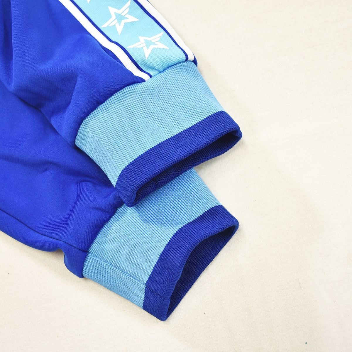 DESCENTE - 横浜　DeNA ベイスターズ　スウェットフーディ　デサント　M 美品】 デサント DESCENTE 横浜 DeNA ベイスターズ パーカー