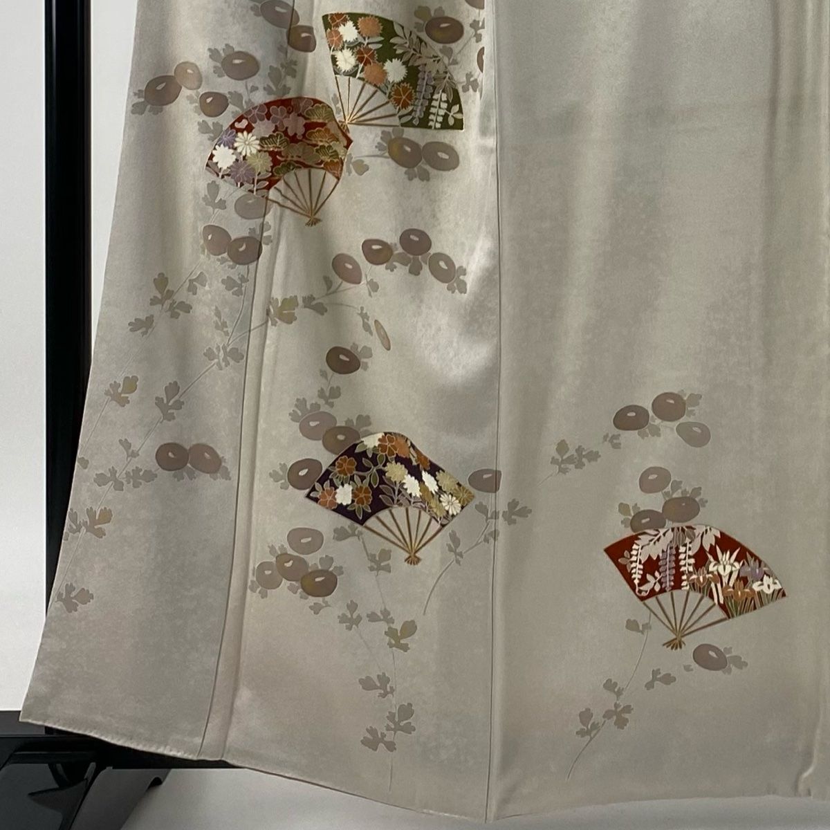 付下げ 身丈161cm 裄丈64cm M 袷 扇 万寿菊 金彩 灰茶 正絹 秀品 一つ紋