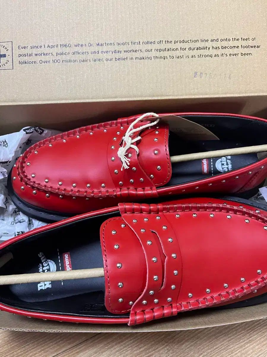 260 DR. MARTENS ドクターマーチン x Supreme シュプリーム スタッズ パントン ローファー レッド