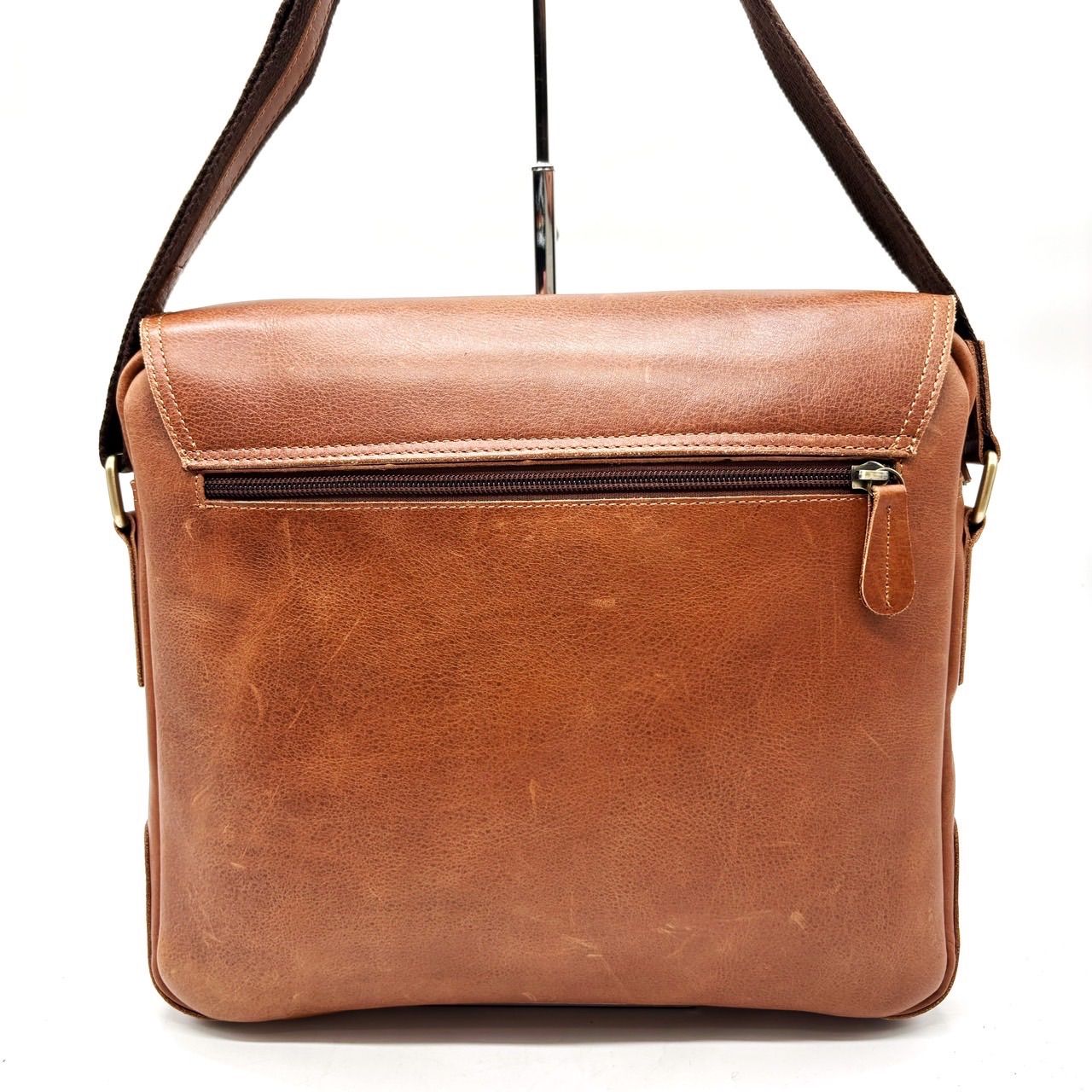 美品✨　バリー メッセンジャーバッグ　ショルダーバッグ パンチング加工 茶色 美品✨ バリー メッセンジャーバッグ ショルダーバッグ